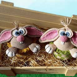 Schlüpfende Osterhasen