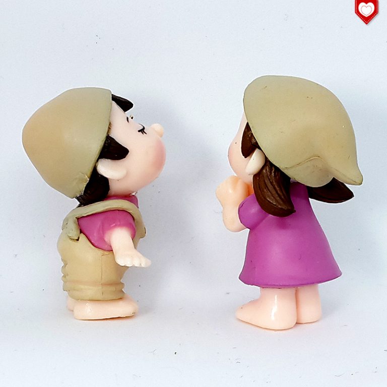 Kinder Paar Zipfelmütze Kuss Romantische Figuren – AMANOSA