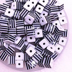 Perlen_Beads_Wuerfel_gestreift_weissschwarz5