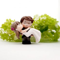 Romantisches Paar Auf Händen tragen 2